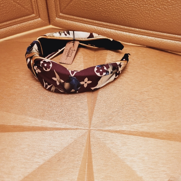 Designer Inspired Cloth Headband. FINAL PRICE - Picture 5 of 6